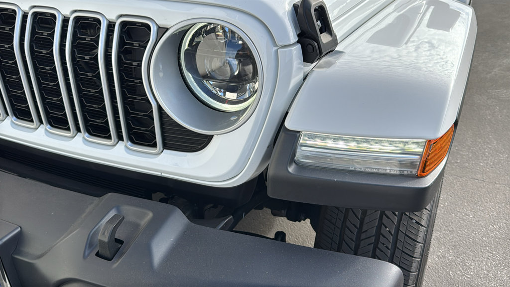 Used 2026 Jeep Wrangler Unlimited Sahara AWD/4WD image 6