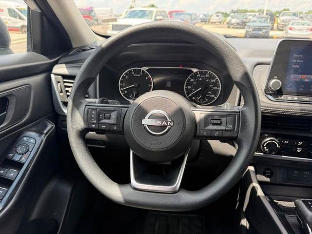 Used 2024 Nissan Rogue S FWD image 11