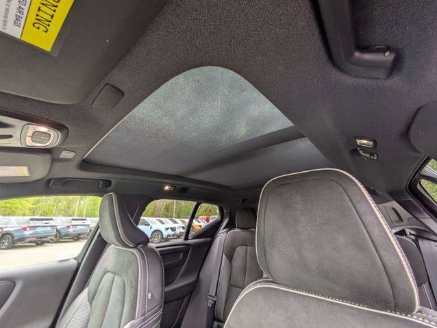 Used 2019 Volvo XC40 T5 R-Design AWD/4WD image 27