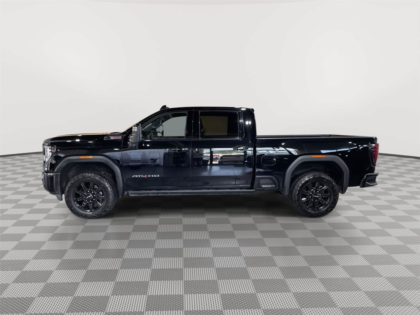Used 2024 GMC Sierra 2500 AT4 w/ AT4 Premium Plus Package AWD/4WD image 2