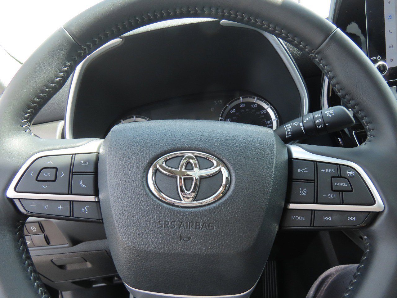 Used 2023 Toyota Highlander XLE FWD image 27