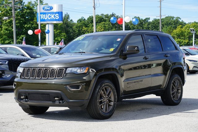 Used 2016 Jeep Grand Cherokee Laredo 75th Anniversary image 3