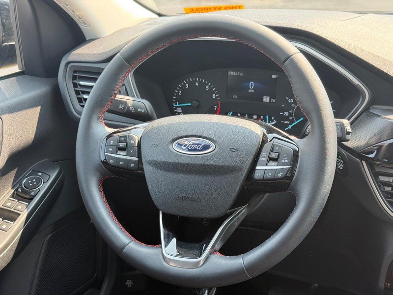 Certified 2022 Ford Escape SEL w/ SEL Stealth AWD Package image 18