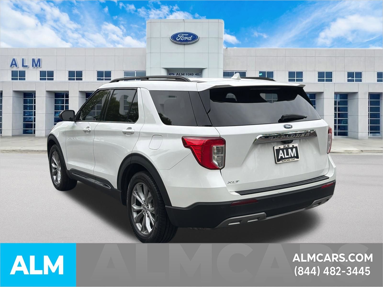 Certified 2022 Ford Explorer XLT w/ Equipment Group 202A RWD image 8