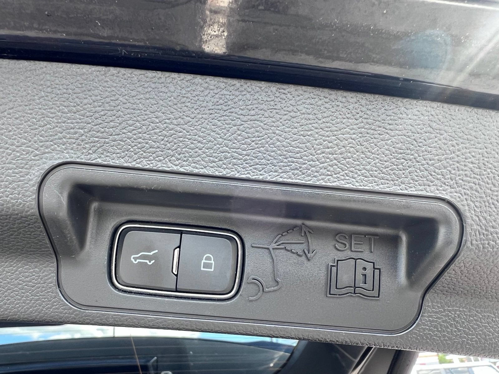 Certified 2023 Ford Explorer ST-Line AWD/4WD image 14