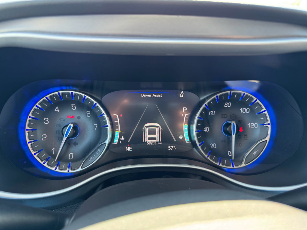 Used 2023 Chrysler Pacifica Touring-L FWD image 38