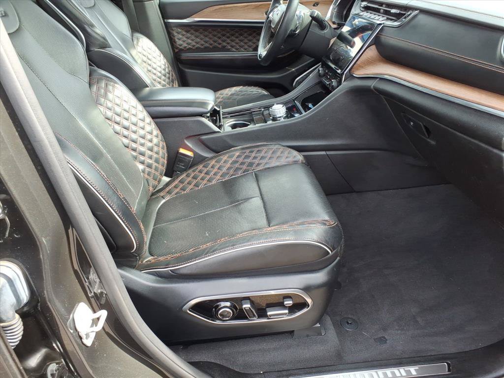 Used 2022 Jeep Grand Cherokee L Summit w/ Luxury Tech Group V AWD/4WD image 9