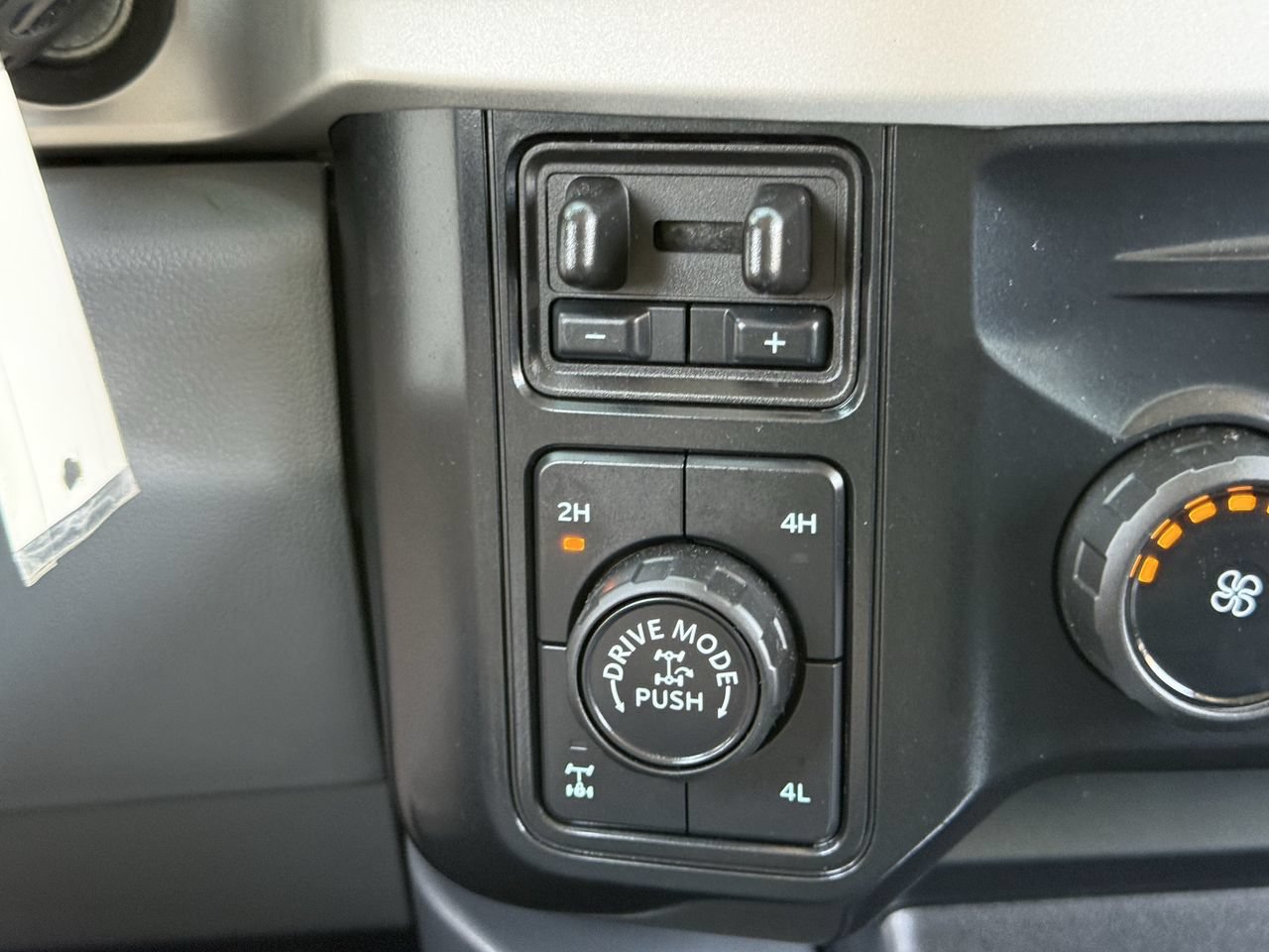 Certified 2025 Ford F250 XLT w/ Tremor Off-Road Package AWD/4WD image 20