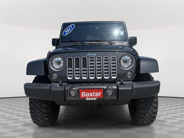 Used 2017 Jeep Wrangler Unlimited Sahara w/ Max Tow Package AWD/4WD image 2
