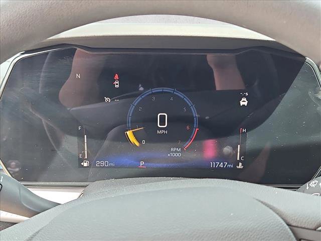 Used 2025 Chevrolet Trax LT image 11