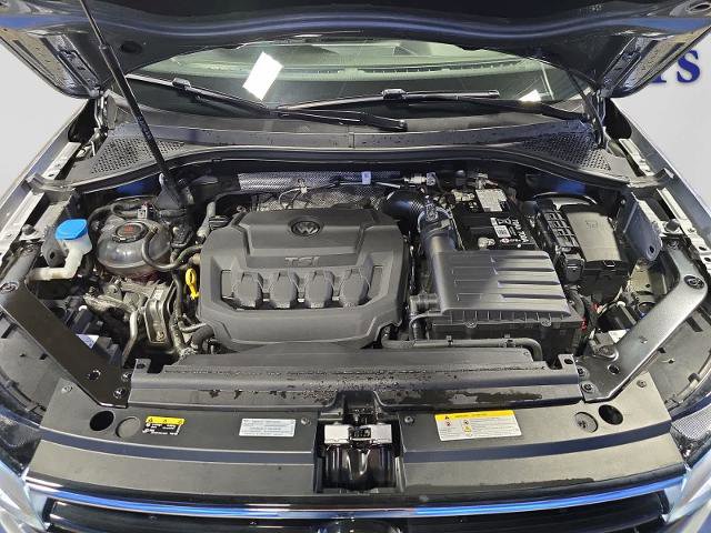 Used 2024 Volkswagen Tiguan SE R-Line AWD/4WD image 8