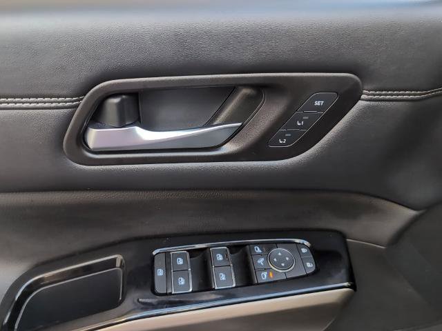 Used 2022 Nissan Pathfinder Platinum w/ Cargo Package image 18