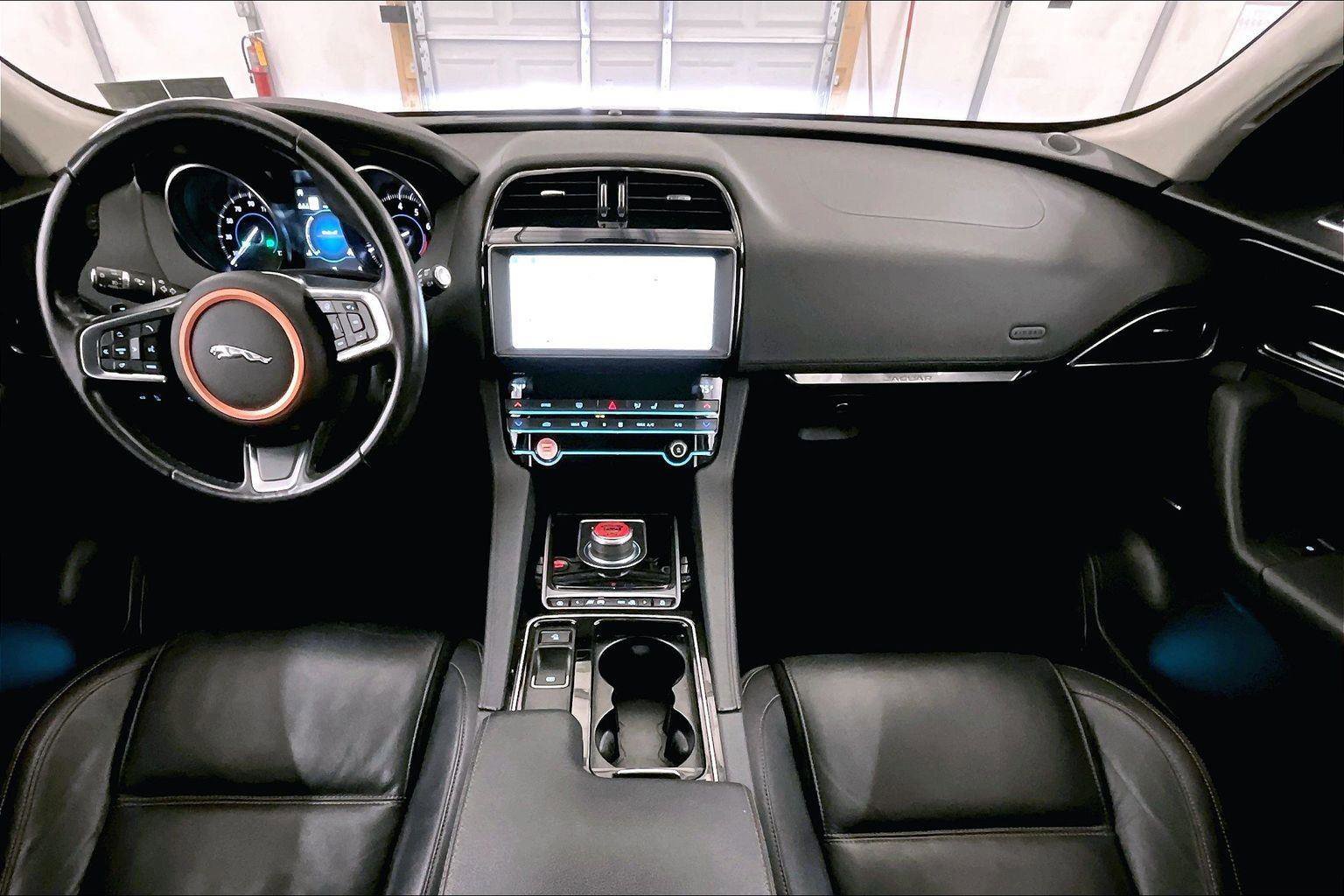 Used 2020 Jaguar F-PACE Prestige image 14