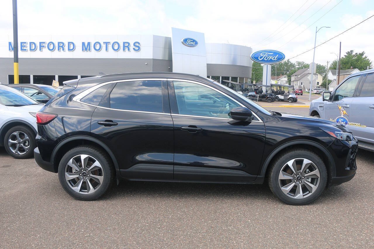 Certified 2024 Ford Escape Platinum AWD/4WD image 3