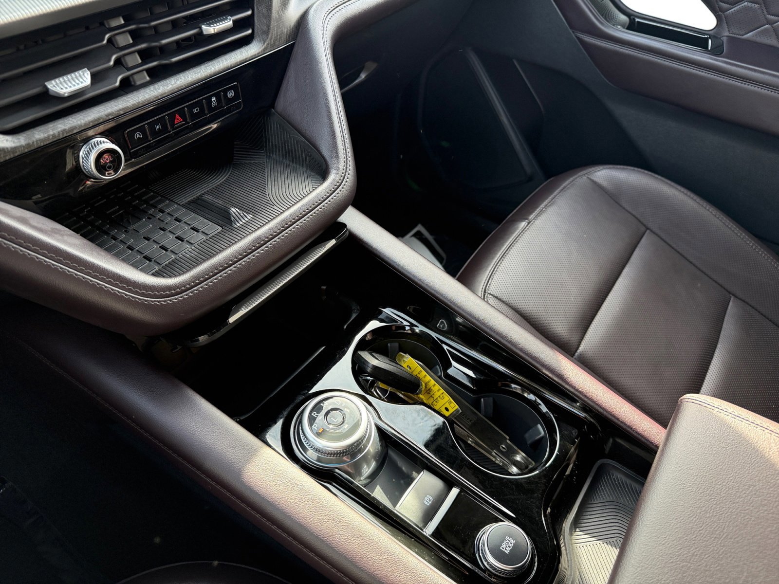 Certified 2025 Ford Explorer Platinum w/ LUX Leather Package image 13