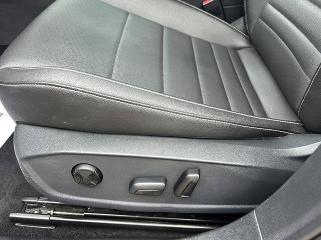Used 2023 Volkswagen Jetta SE w/ Panoramic Sunroof Package FWD image 12