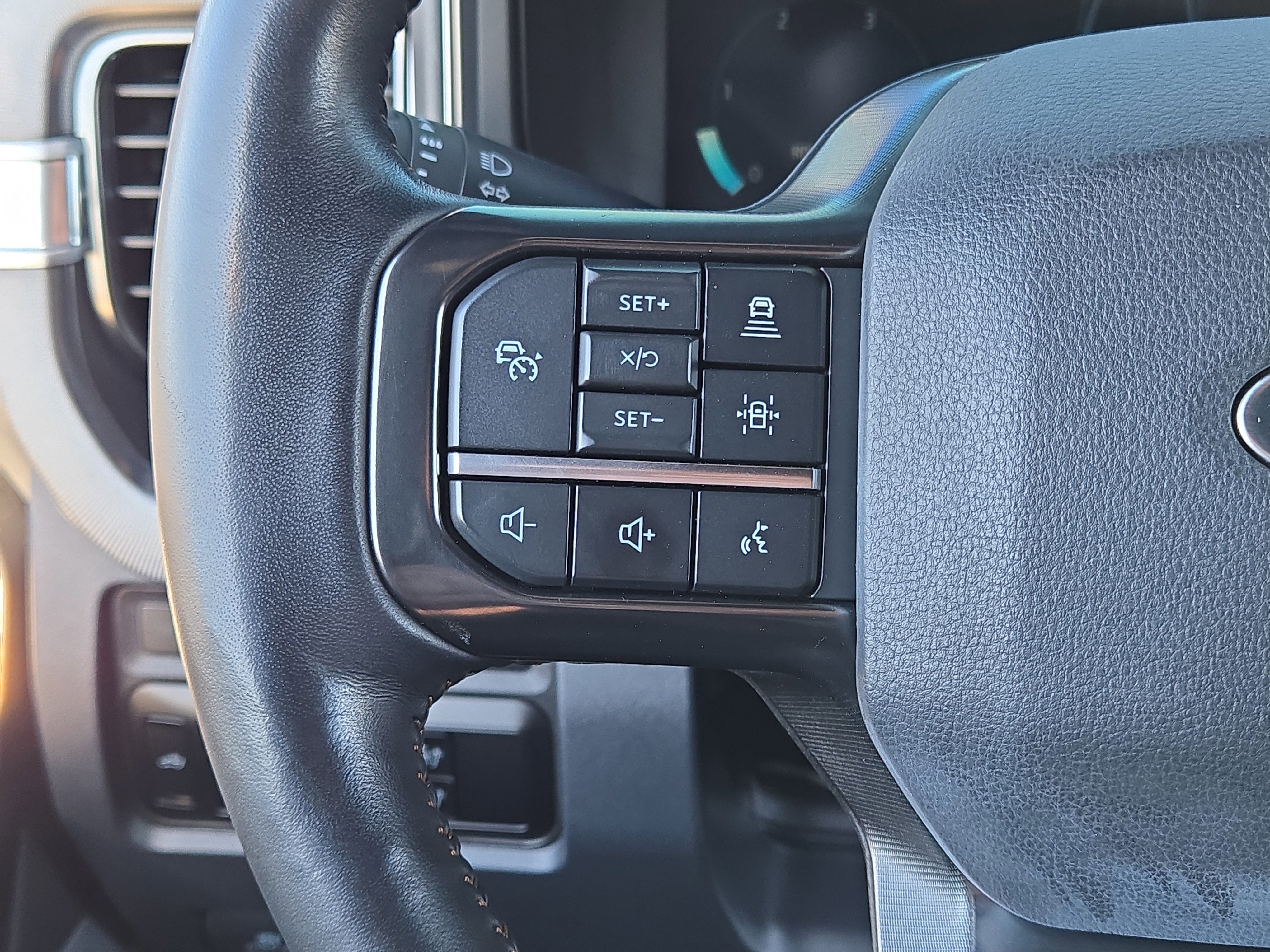 Certified 2023 Ford F450 Platinum w/ FX4 Off-Road Package image 28