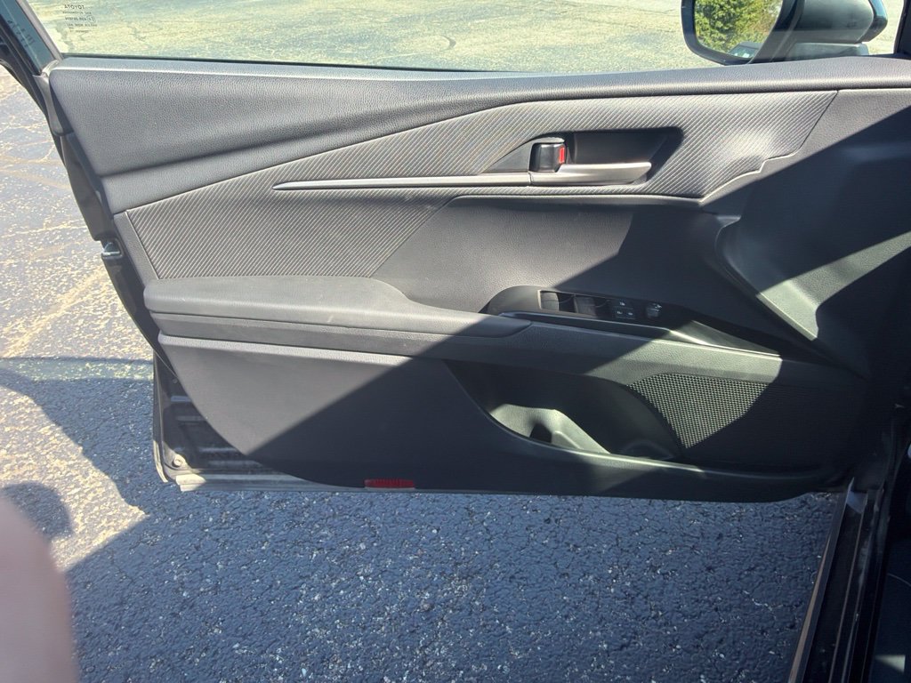 Used 2025 Toyota Camry SE FWD image 12
