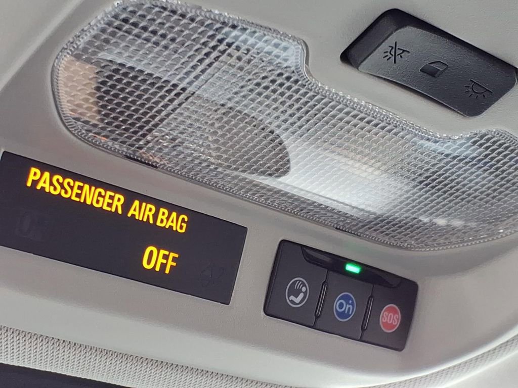 Used 2025 Chevrolet Trax LT w/ LT Convenience Package image 26