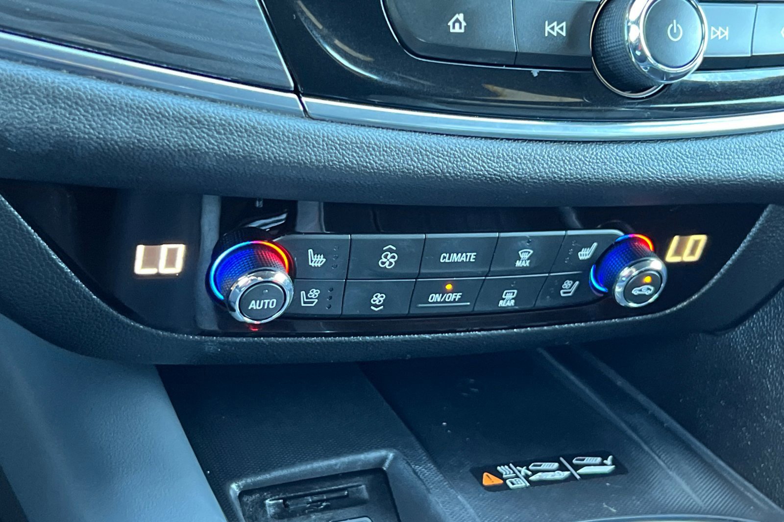 Used 2023 Buick Enclave Premium image 23