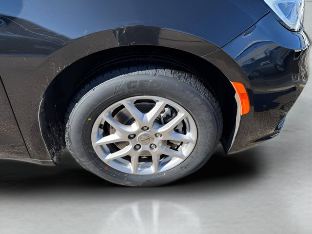 Used 2024 Chrysler Pacifica Touring-L FWD image 29