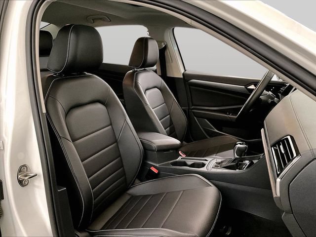 Used 2023 Volkswagen Jetta SE w/ Panoramic Sunroof Package FWD image 7