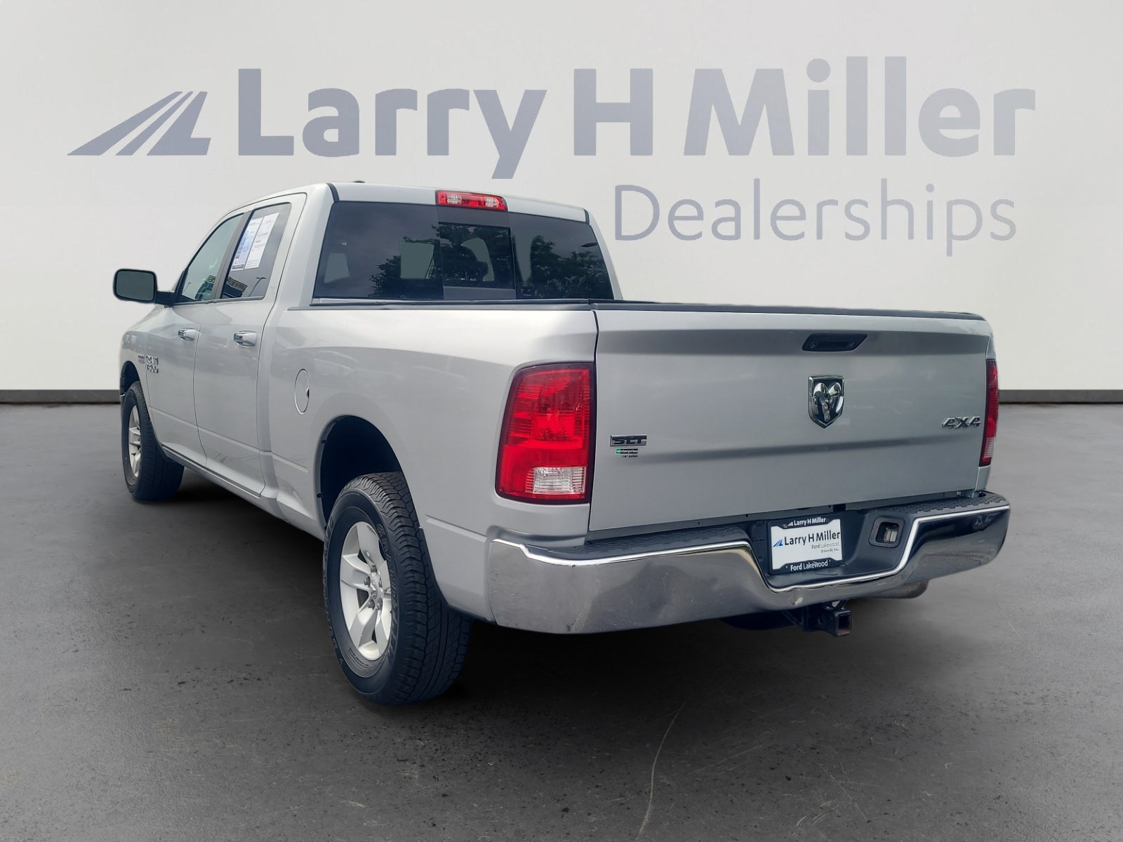 Used 2018 RAM 1500 Classic SLT AWD/4WD image 3