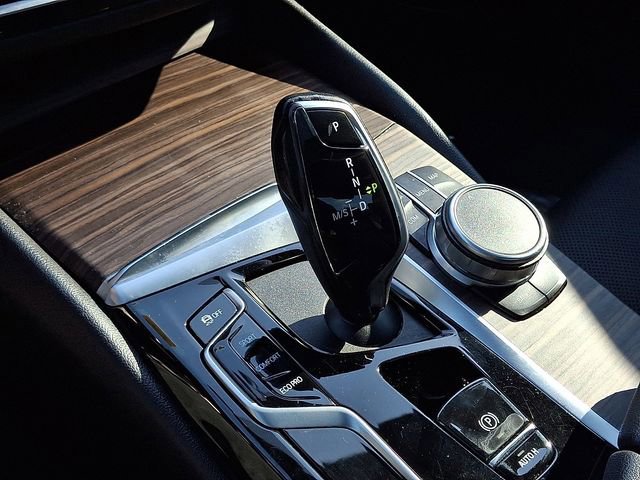 Used 2021 BMW 530i xDrive w/ Premium Package image 16