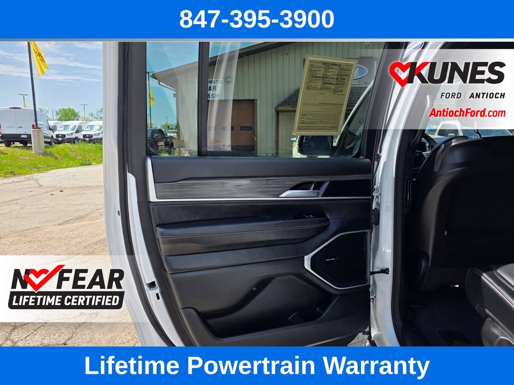 Used 2024 Jeep Wagoneer L Series II w/ Flexible Seating Group AWD/4WD image 22