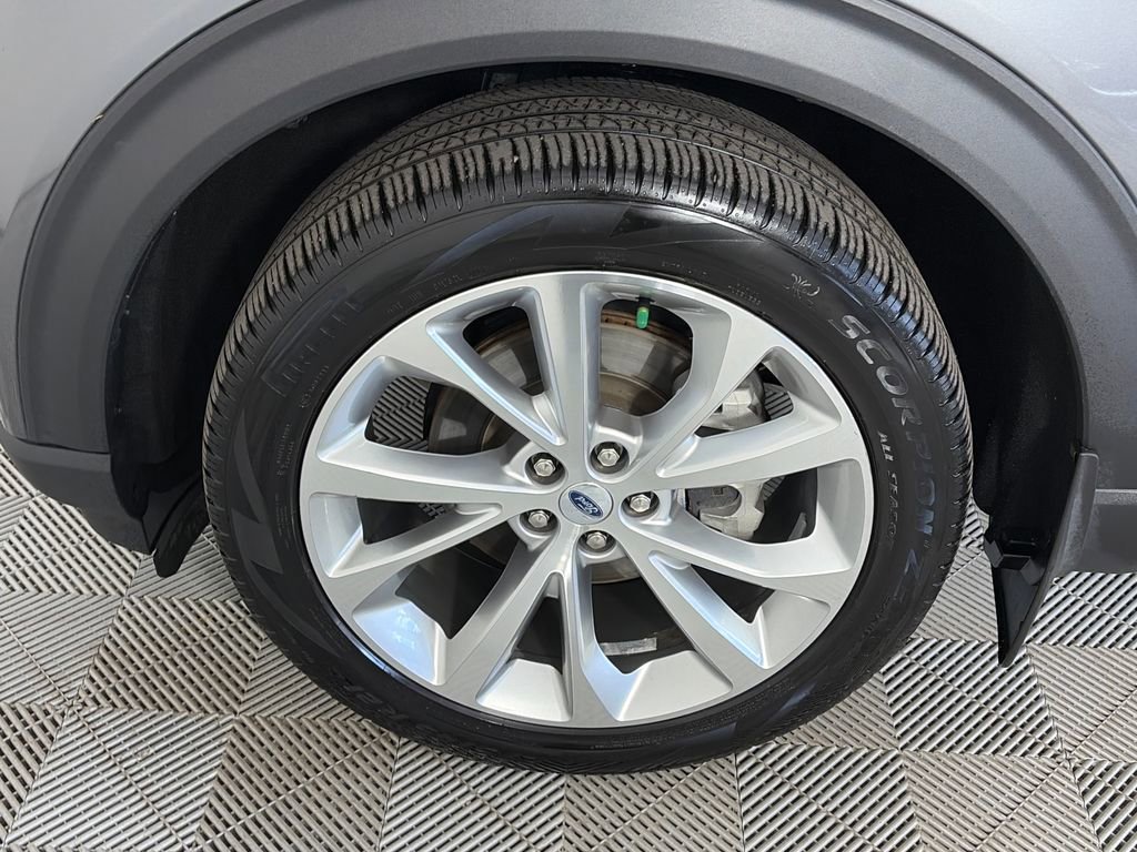 Certified 2023 Ford Explorer Platinum w/ Technology Package AWD/4WD image 8