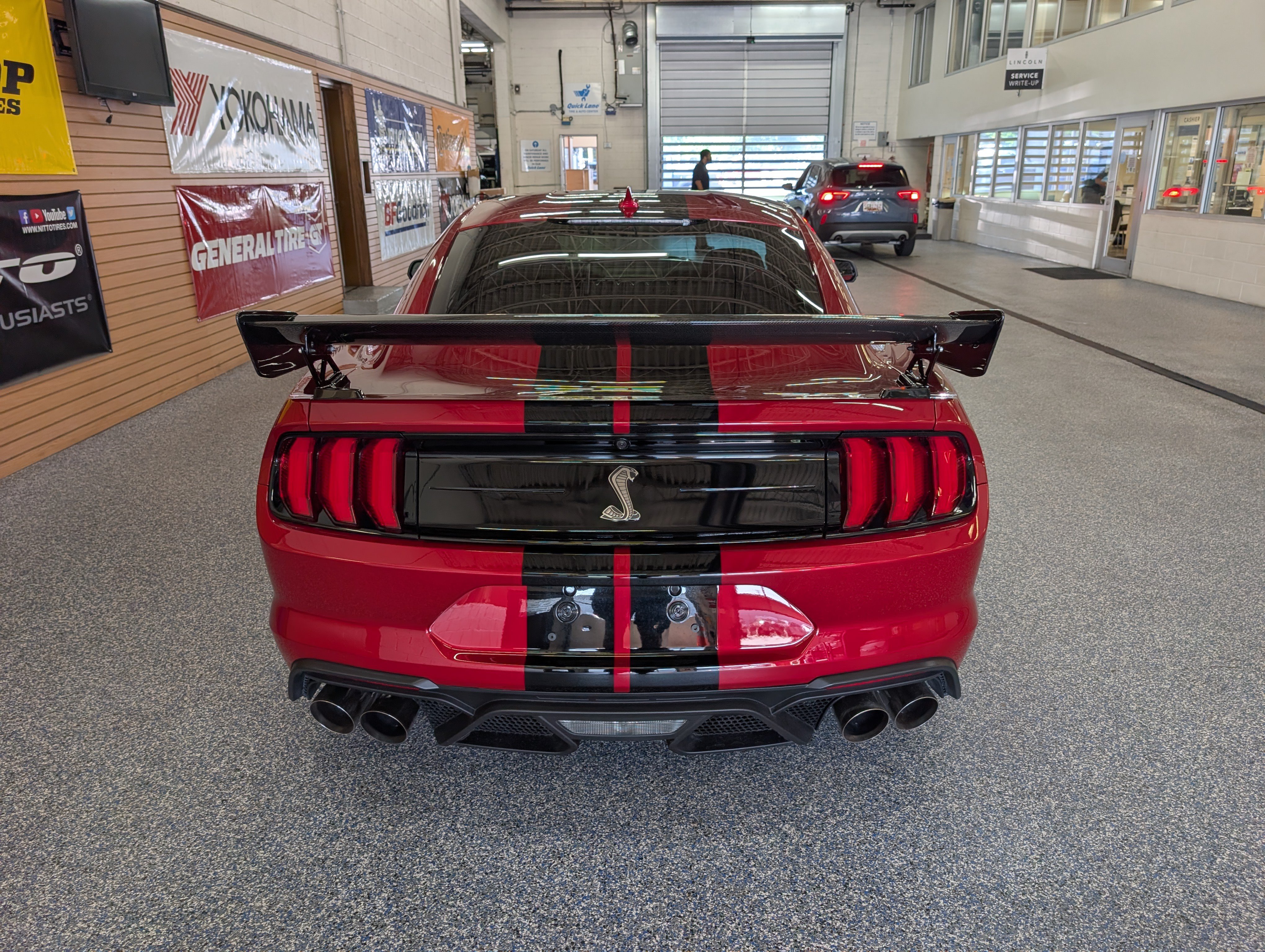 Certified 2020 Ford Mustang Shelby GT500 w/ Carbon Fiber Track Pack RWD image 6