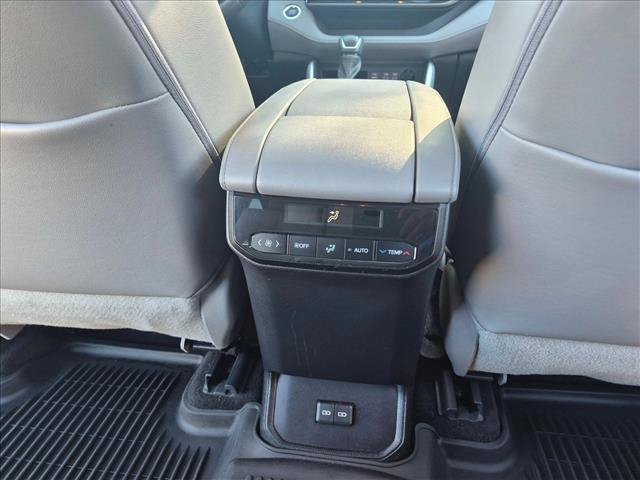 Used 2023 Toyota Highlander FWD image 14