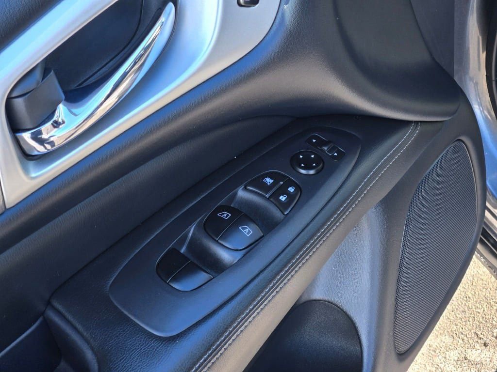 Used 2018 Nissan Pathfinder SL w/ Midnight Edition Package image 24