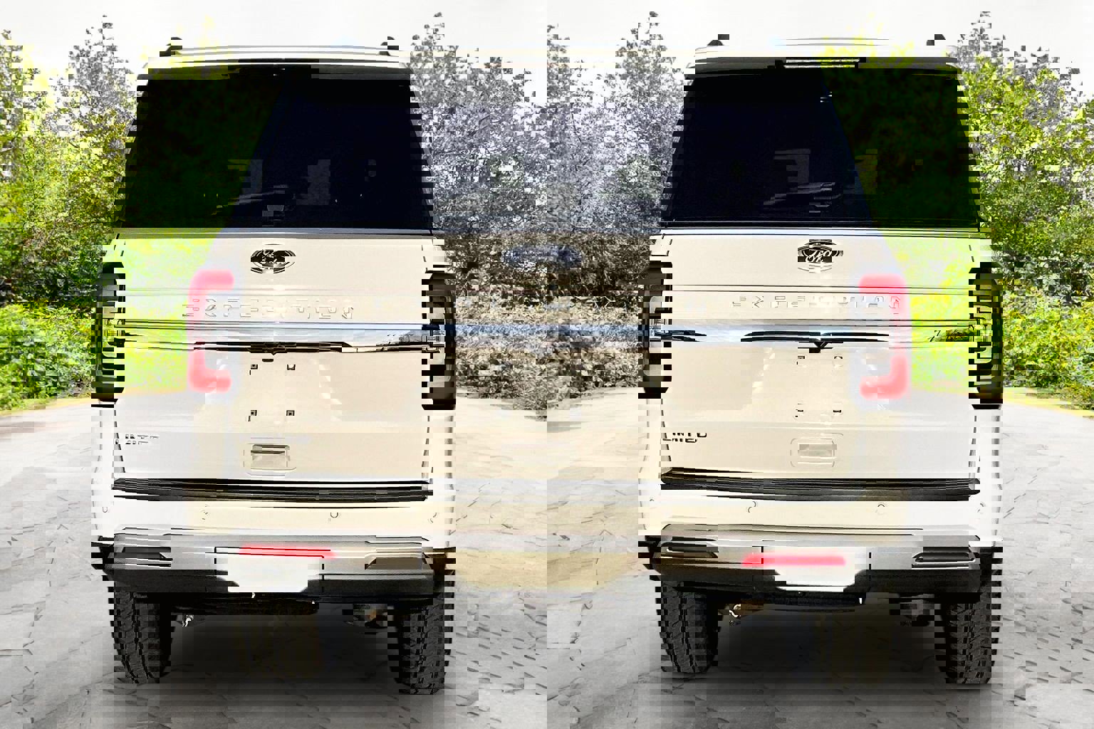 Certified 2024 Ford Expedition Limited image 4