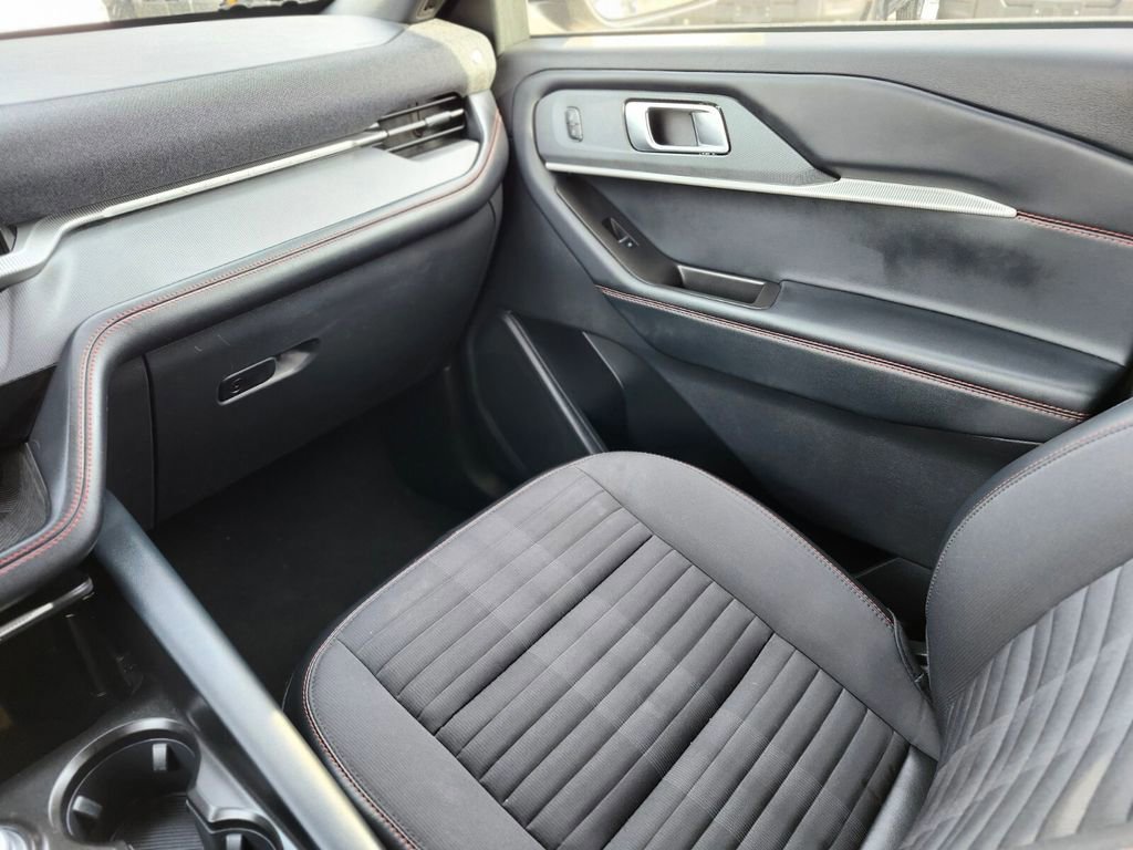 Certified 2025 Ford Explorer ST-Line image 15