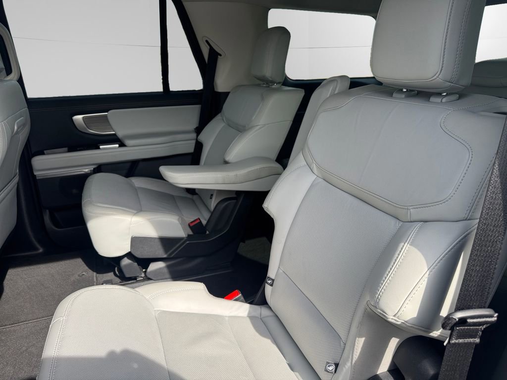 Certified 2025 Ford Expedition Platinum image 13