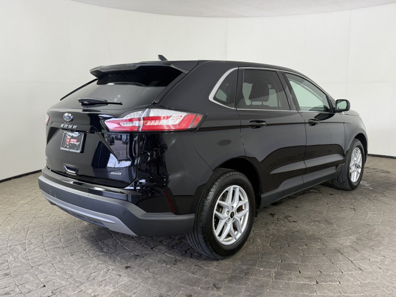 Certified 2023 Ford Edge SEL w/ Convenience Package AWD/4WD image 9
