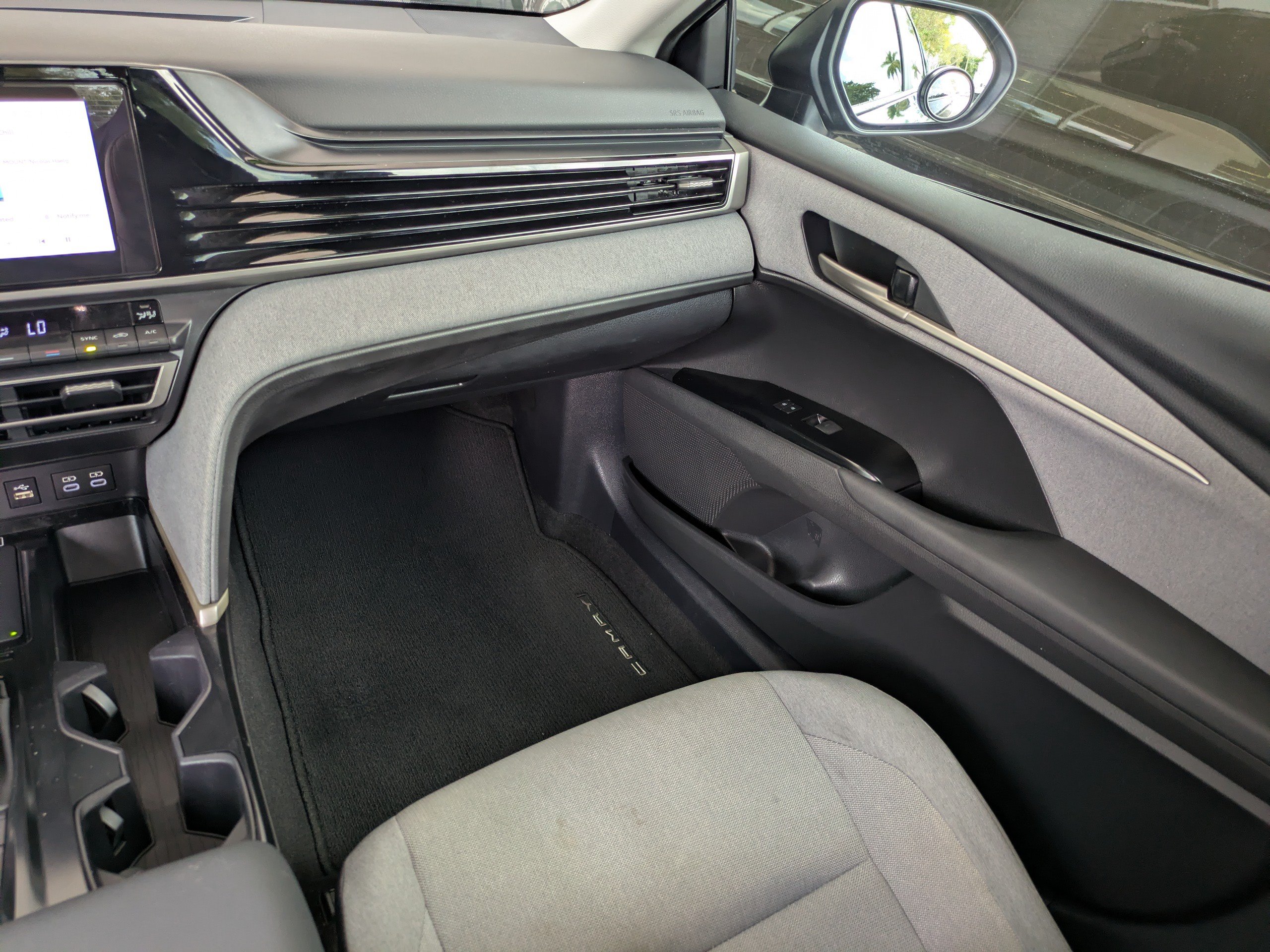 Used 2025 Toyota Camry LE w/ Convenience Package FWD image 17