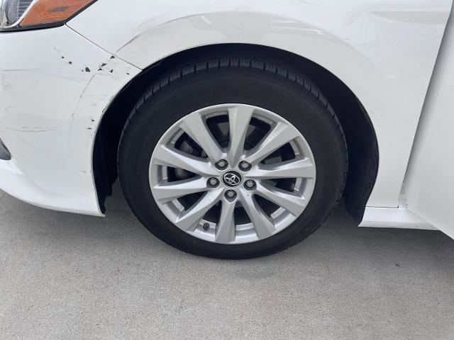 Used 2018 Toyota Camry LE image 10