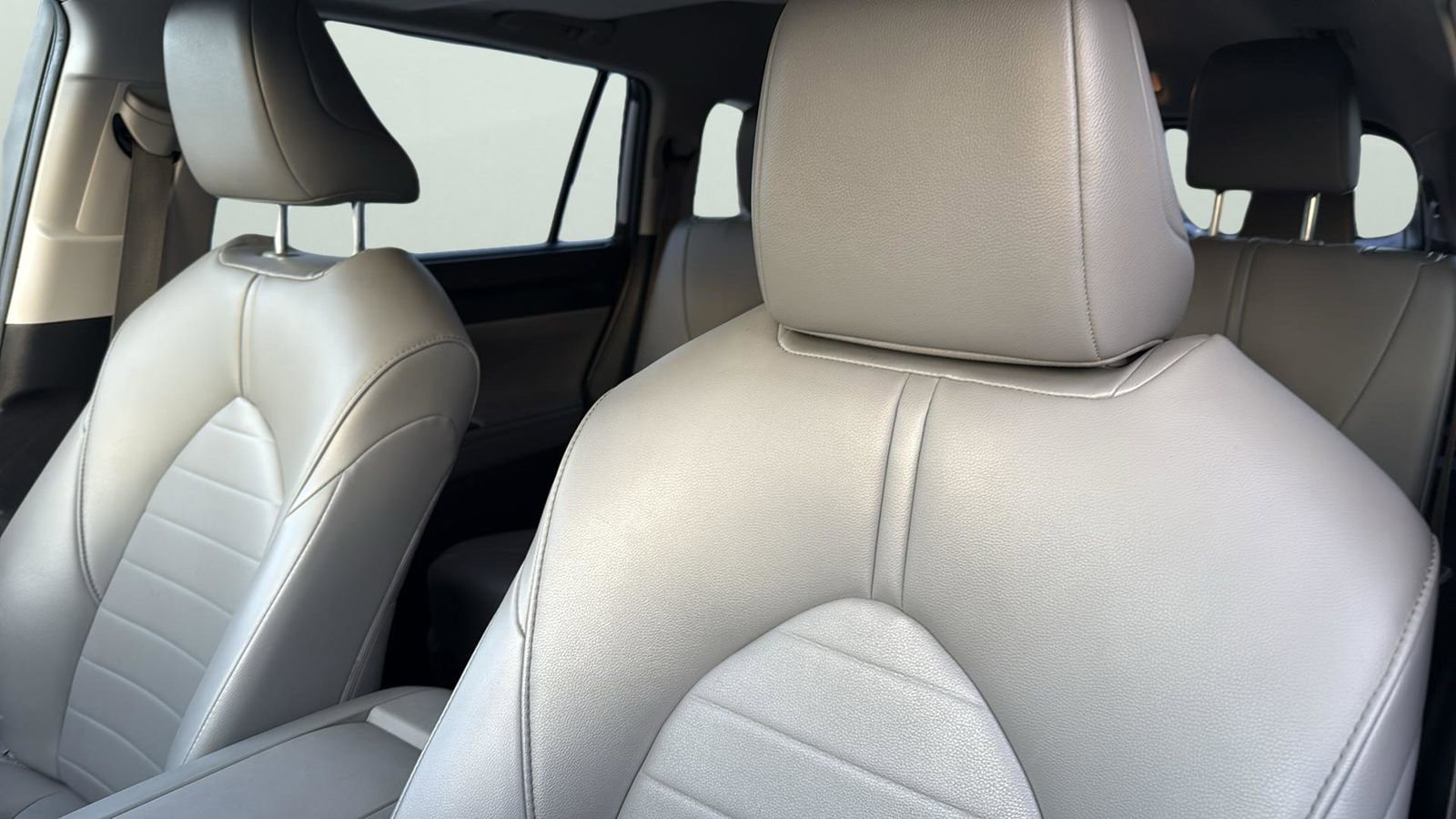 Used 2021 Toyota Highlander XLE image 8