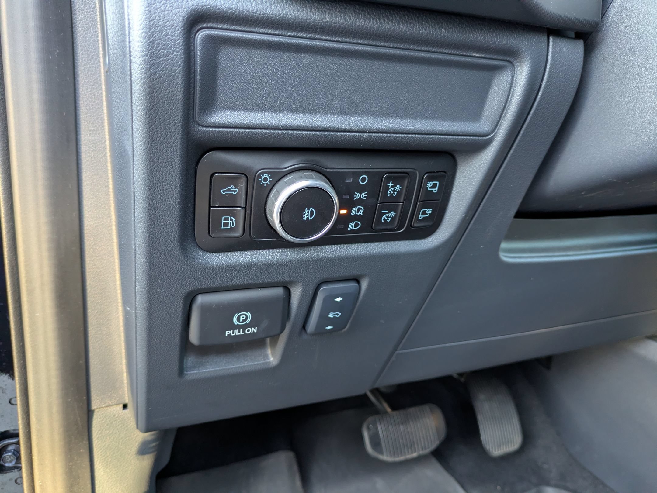 Certified 2025 Ford F150 Platinum w/ Equipment Group 702A High AWD/4WD image 18