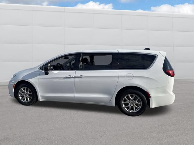 Used 2024 Chrysler Pacifica Touring-L FWD video 2