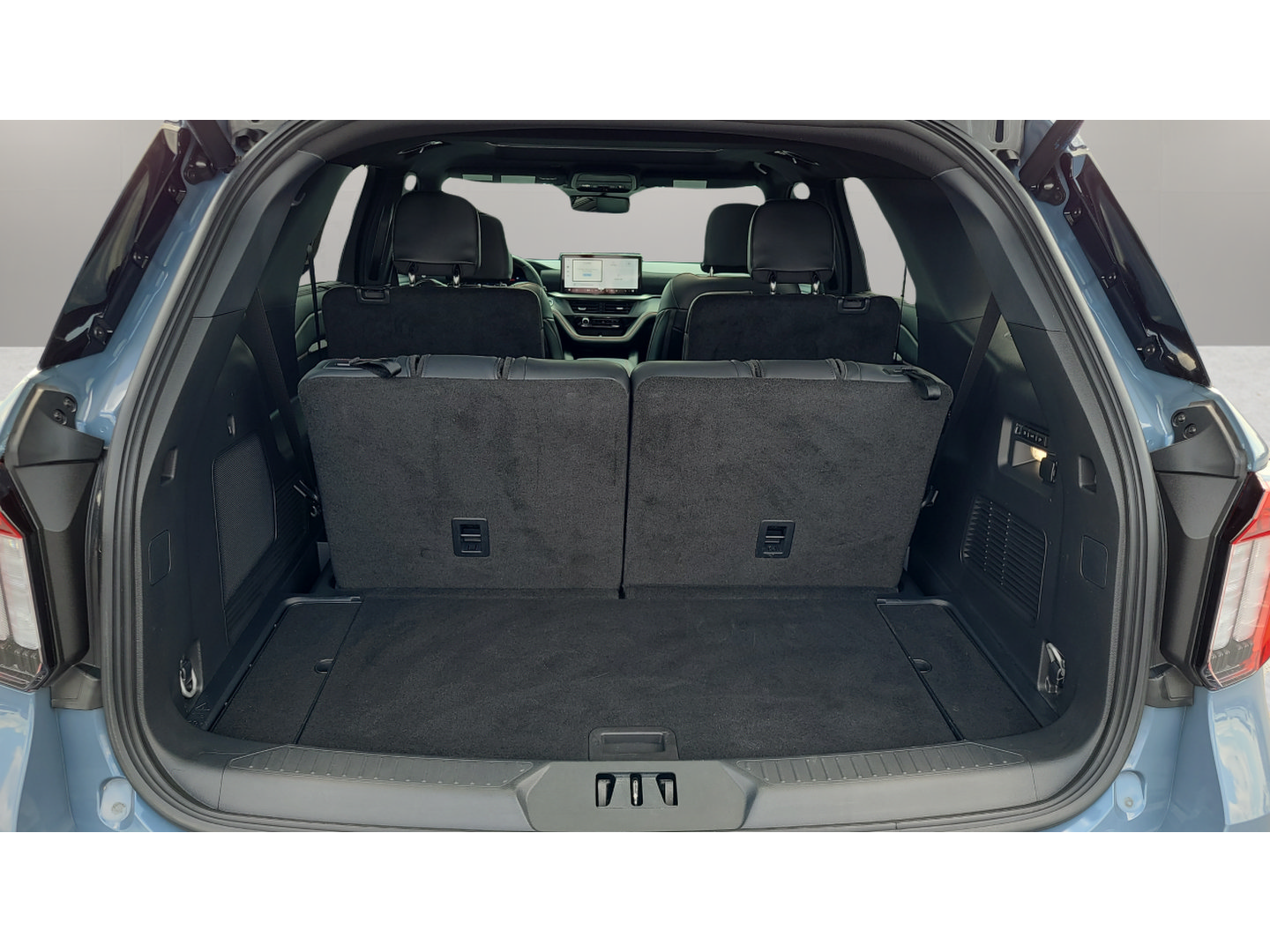 Certified 2025 Ford Explorer ST AWD/4WD image 29