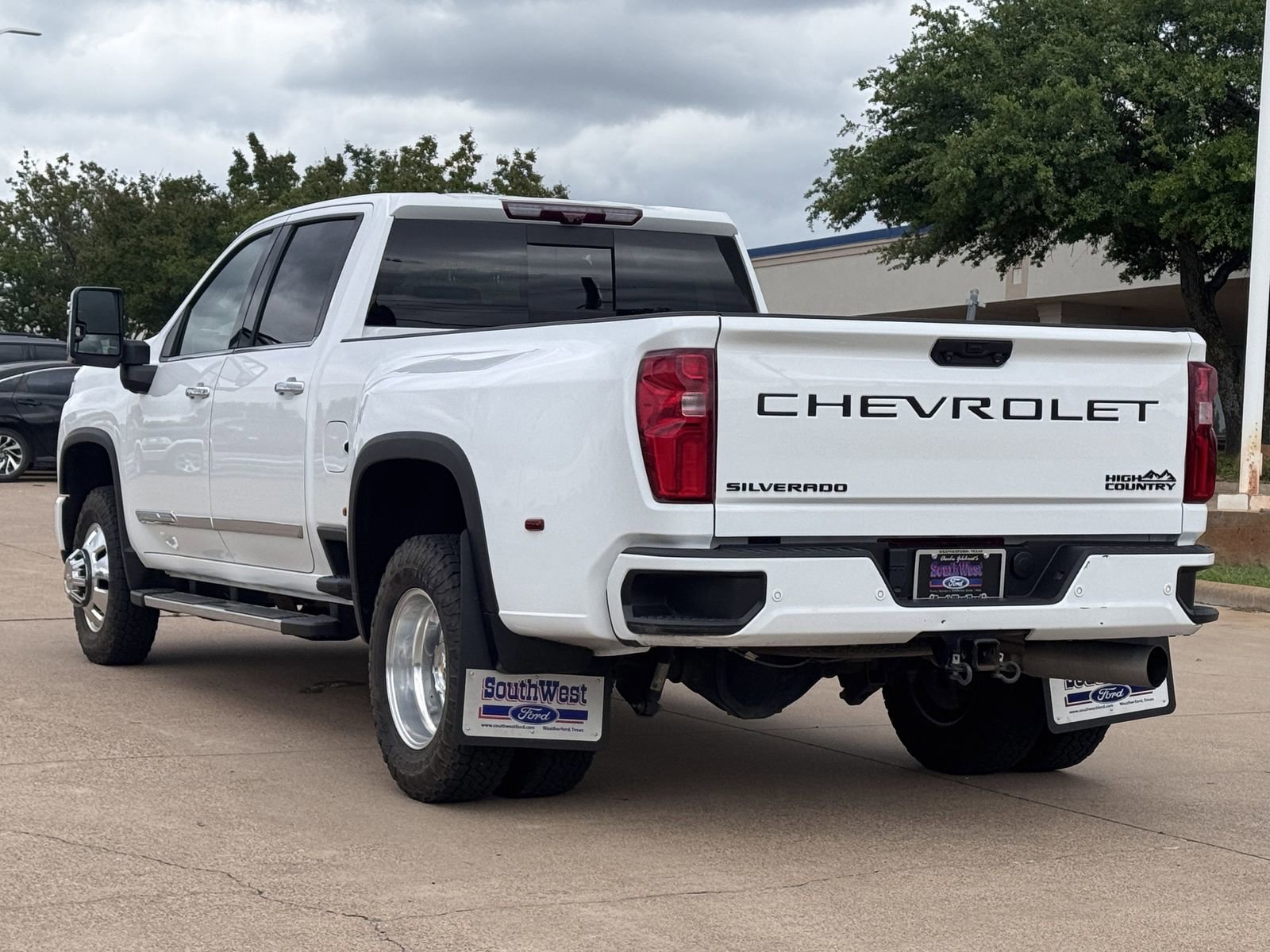 Used 2024 Chevrolet Silverado 3500 High Country w/ Technology Package image 3