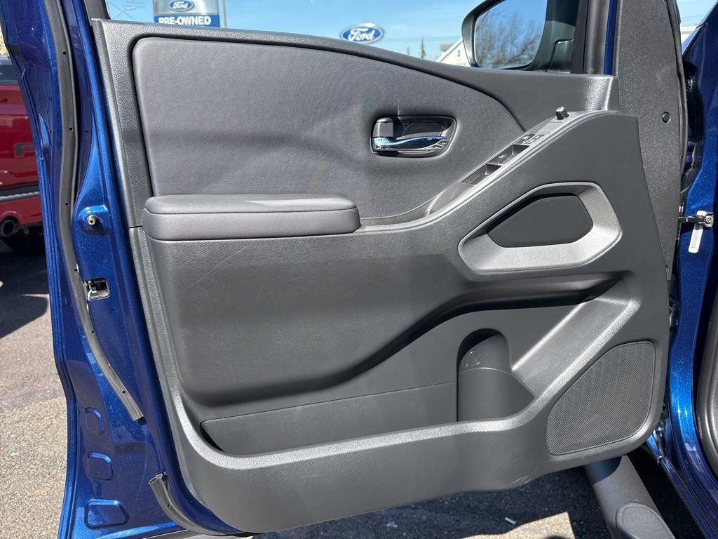 Used 2022 Nissan Frontier SV w/ Technology Package image 13