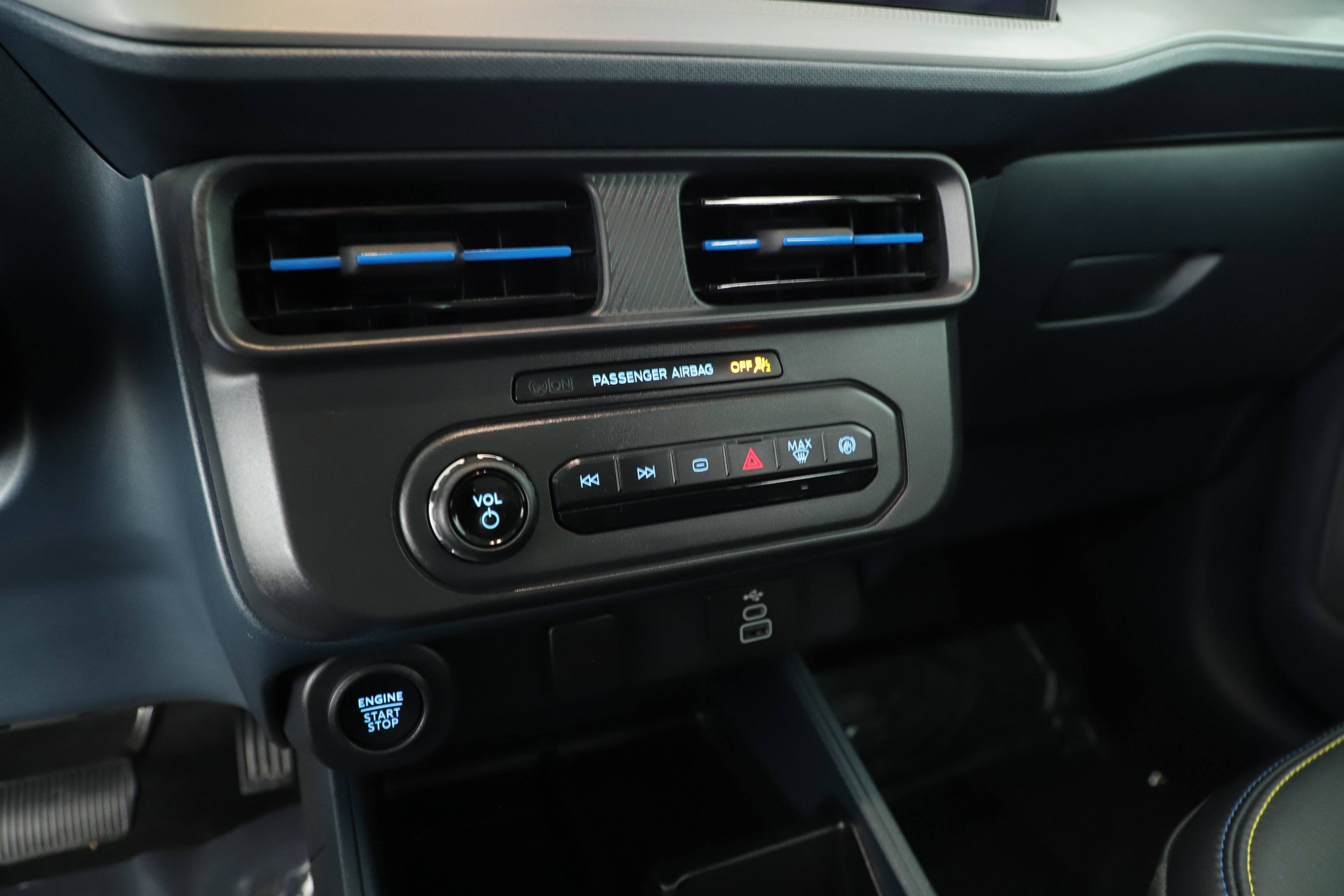 Certified 2025 Ford Maverick Lobo AWD/4WD image 13