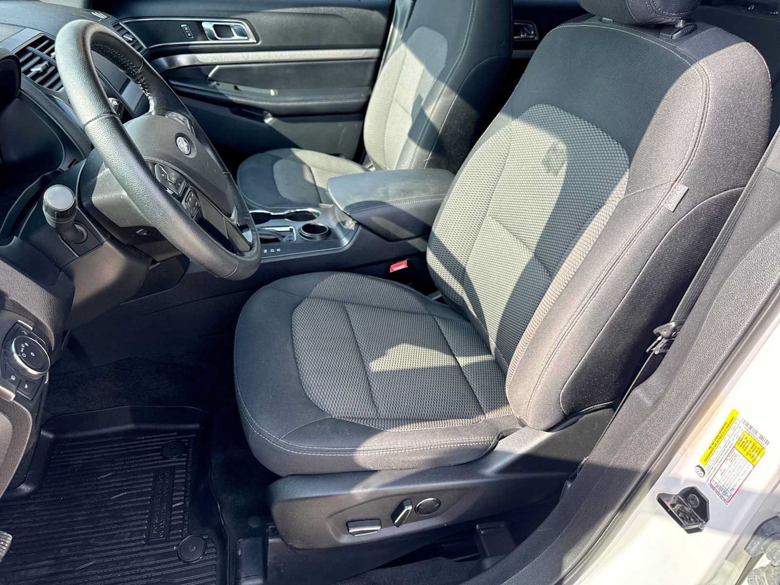 Certified 2018 Ford Explorer XLT w/ XLT Technology Feature Bundle FWD image 15