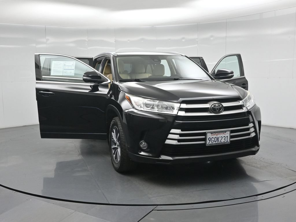 Used 2018 Toyota Highlander XLE AWD/4WD image 31