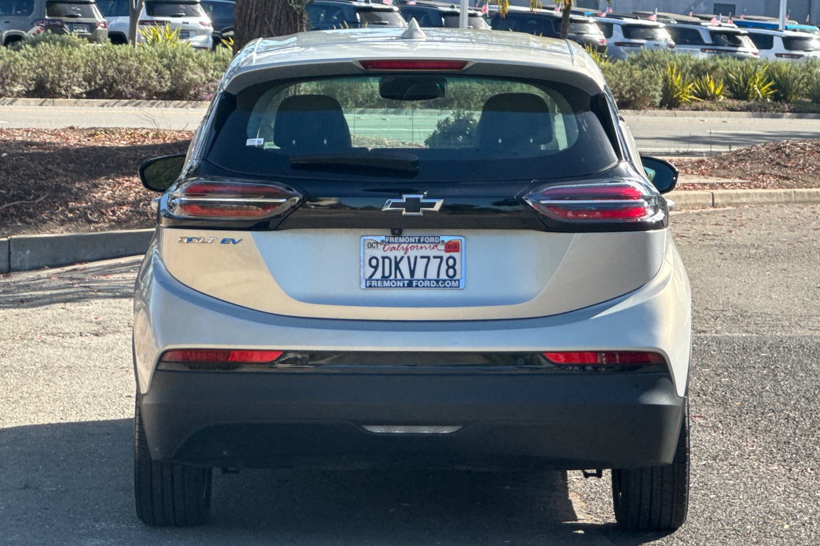 Used 2023 Chevrolet Bolt LT w/ Infotainment Package FWD image 4