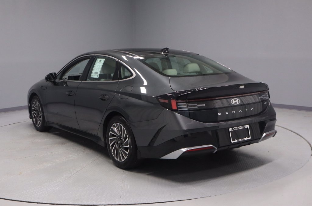 Used 2025 Hyundai Sonata Limited FWD image 6